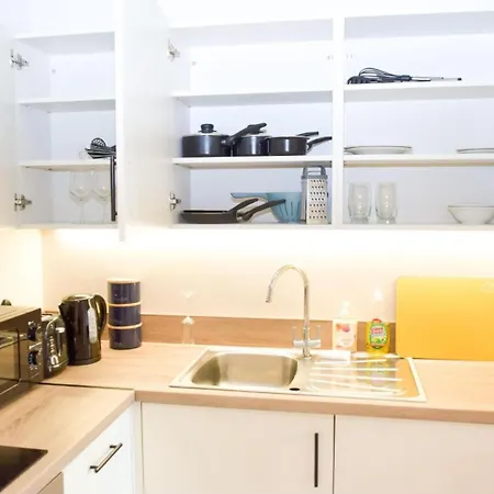 - Stylish 1-bed *